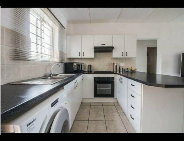 2 BEDROOM APARTMENT FOR SALE IN STRUBENSVALLEI